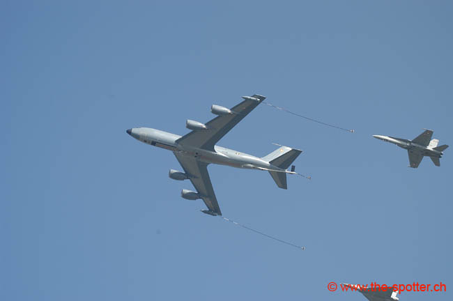 Kc135-refuelling (3)