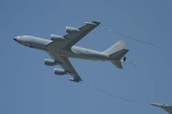 Kc135-refuelling (11)