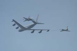 Kc135-refuelling (13)
