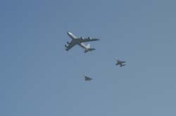 Kc135-refuelling (2)