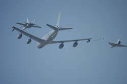 Kc135-refuelling (7)