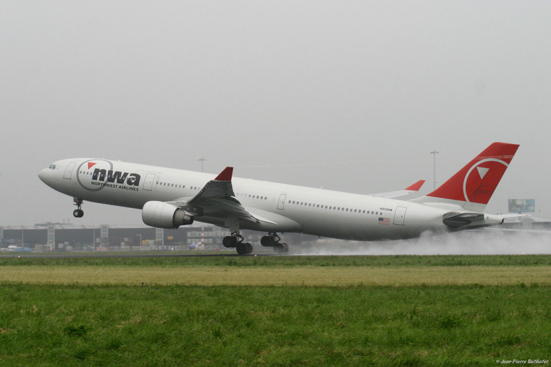 AMS 060621 07-Airbus A-330 N808NW Northwest Airlines