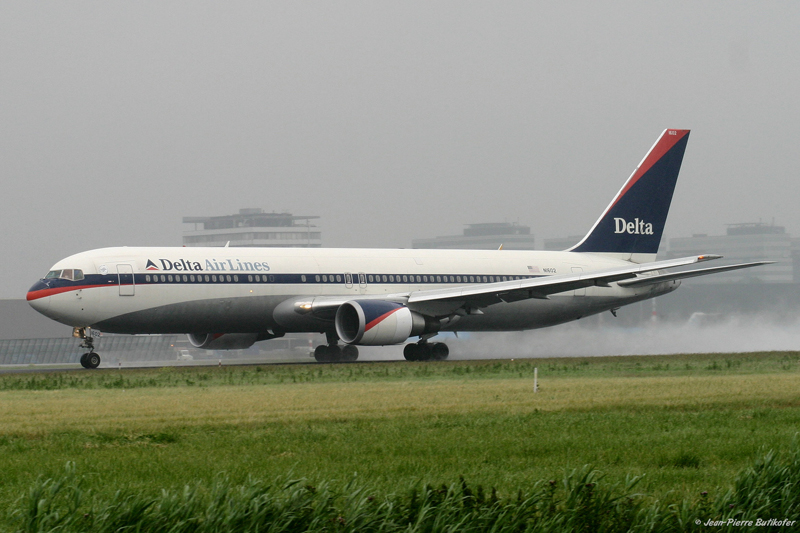 AMS 060621 09-Boeing B-767 N1602 Delta Airlines