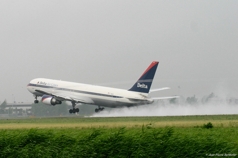 AMS 060621 10-Boeing B-767 N1602 Delta Airlines