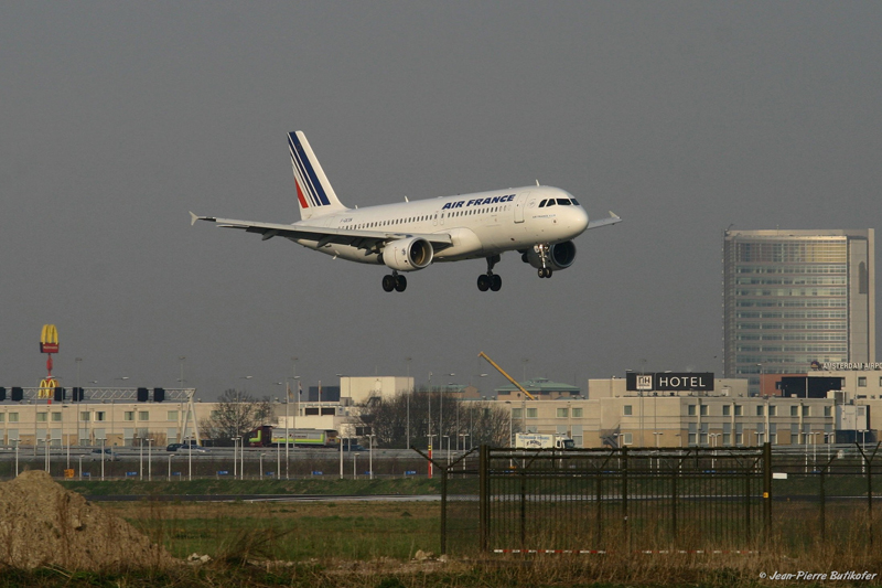 AMS 070328 15-Airbus A-320 F-GKXM Air France