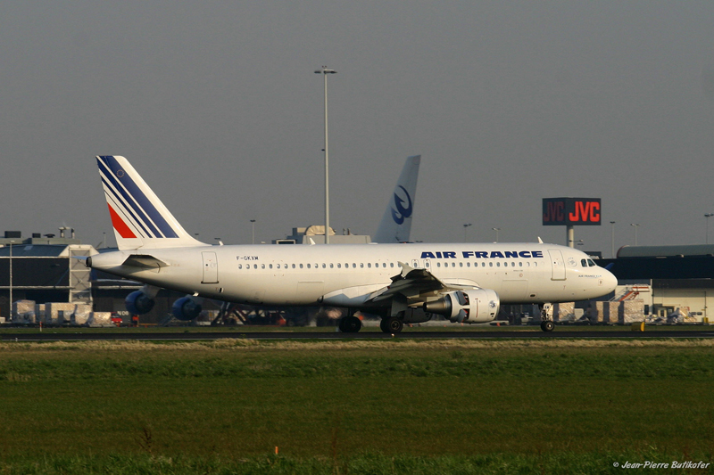 AMS 070328 16-Airbus A-320 F-GKXM Air France