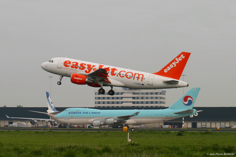 AMS 070425 28-Airbus A-319 G-EZBC Easy Jet