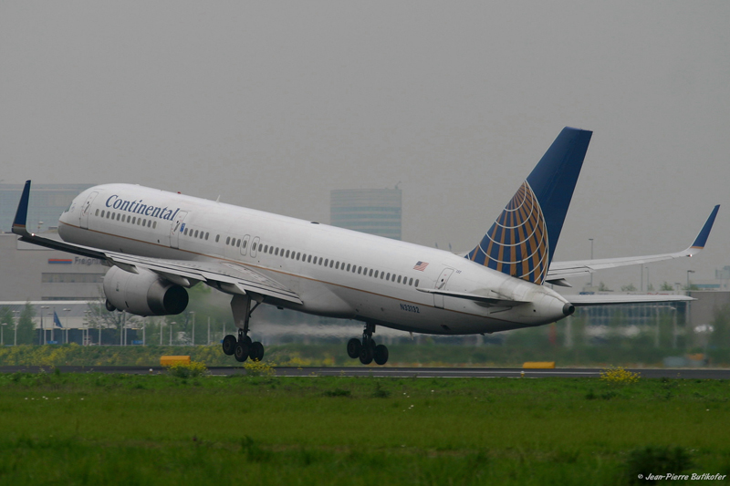 AMS 070425 31-Boeing B-757 N33132 Continental Airlines
