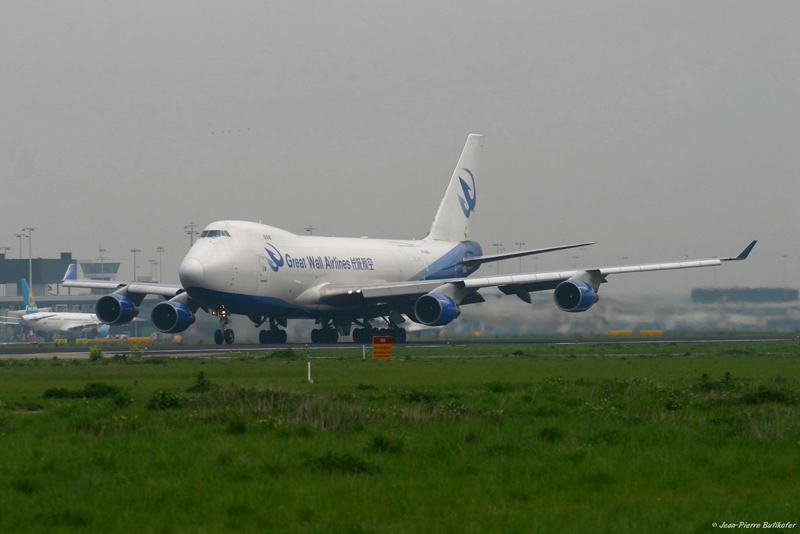 AMS 070425 33-Boeing B-747 B-2428 Great Wall Airlines