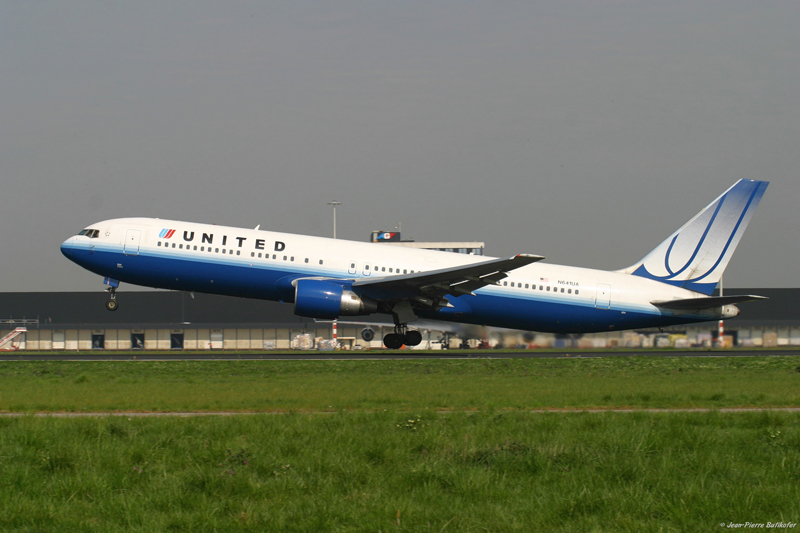 AMS 070425 40-Boeing B-767 N641UA United Airlines