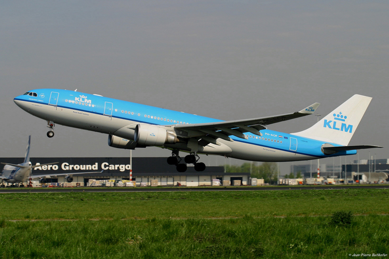 AMS 070425 48-Airbus A-330 PH-AOF KLM
