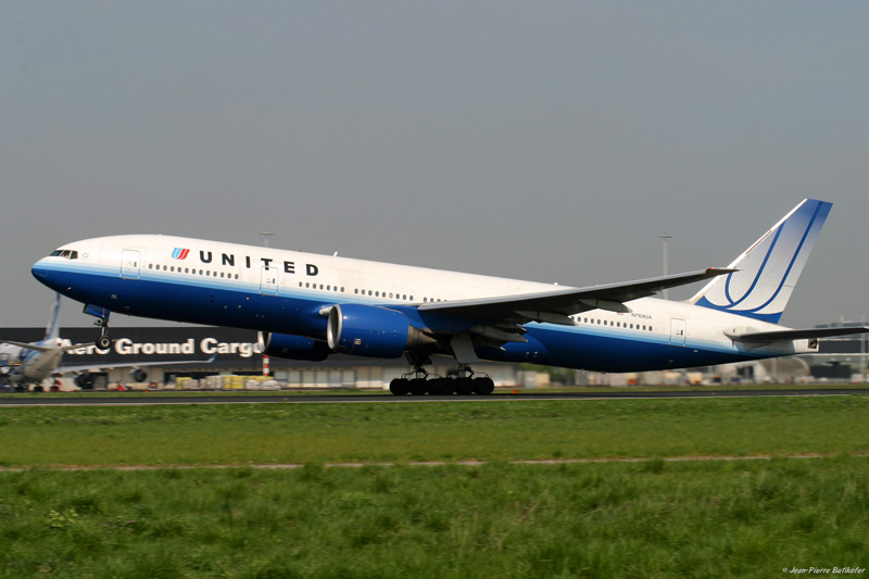 AMS 070425 58-Boeing B-777 N769UA United Airlines