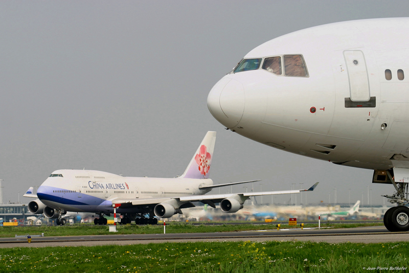 AMS 070425 67-Boeing B-747 B-18202 China Airlines
