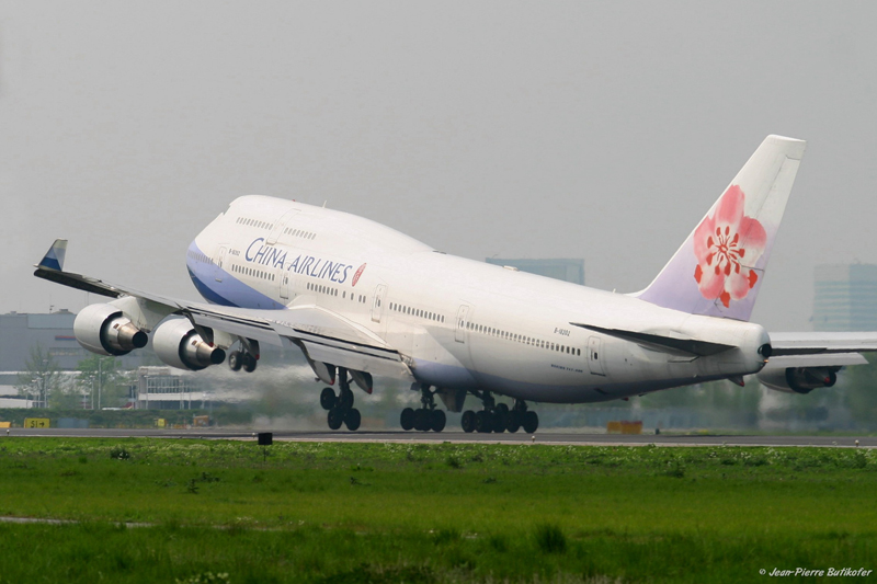 AMS 070425 68-Boeing B-747 B-18202 China Airlines