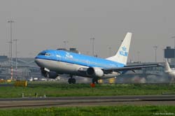 AMS 070425 21-Boeing B-737 PH-BTD KLM