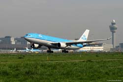 AMS 070425 47-Airbus A-330 PH-AOF KLM