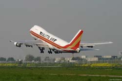 AMS 070425 52-Boeing B-747 N716CK Kalitta Air