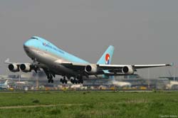 AMS 070425 56-Boeing B-747 HL-7437 Korean Air Cargo