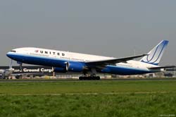 AMS 070425 58-Boeing B-777 N769UA United Airlines