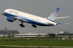 AMS 070425 59-Boeing B-777 N769UA United Airlines