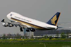AMS 070425 64-Boeing B-747 9V-SFQ Singapore Airlines Cargo