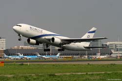 AMS 070425 66-Boeing B-767 4X-EAC El Al