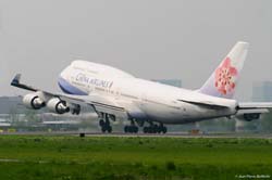 AMS 070425 68-Boeing B-747 B-18202 China Airlines