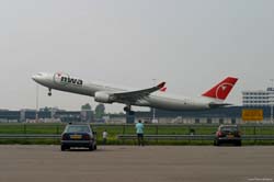 AMS 070425 74-Airbus A-330 N807NW Northwest Airlines